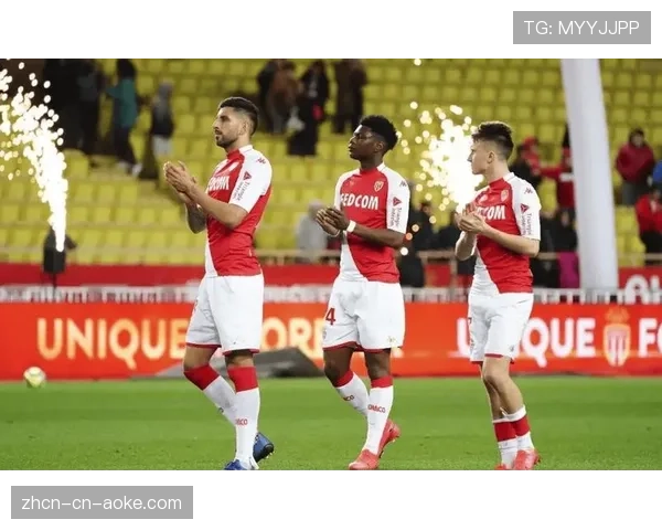 记者指出，摩纳哥的胜利建立在成功的低位防守与高效反击基础上